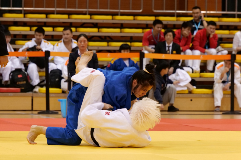 半场战报：卡利亚里2-2热那亚，塞巴斯蒂亚诺-埃斯波西托、博雷利建功，厄斯蒂高、维蒂尼亚破门