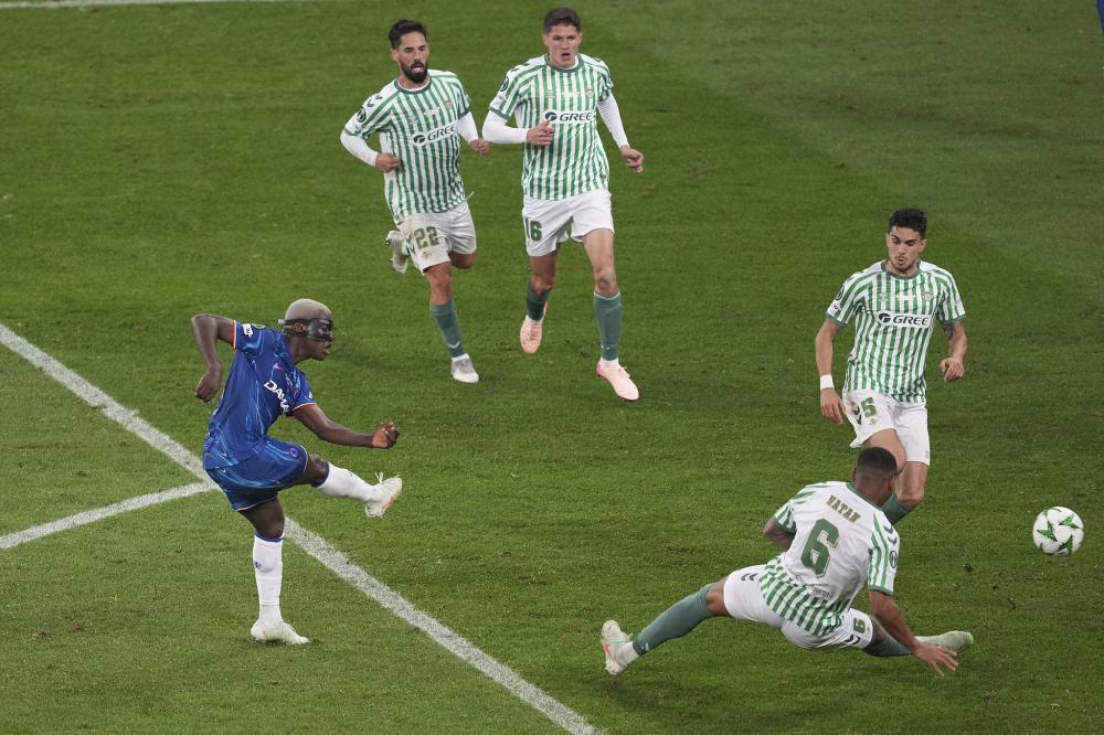 NBA：马刺惨遭连败 文班亚马表现亮眼